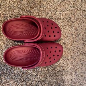 Women’s size 6 maroon crocs